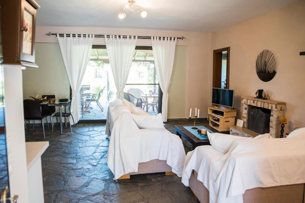 Eirinis House Villa Посиди Екстериор снимка