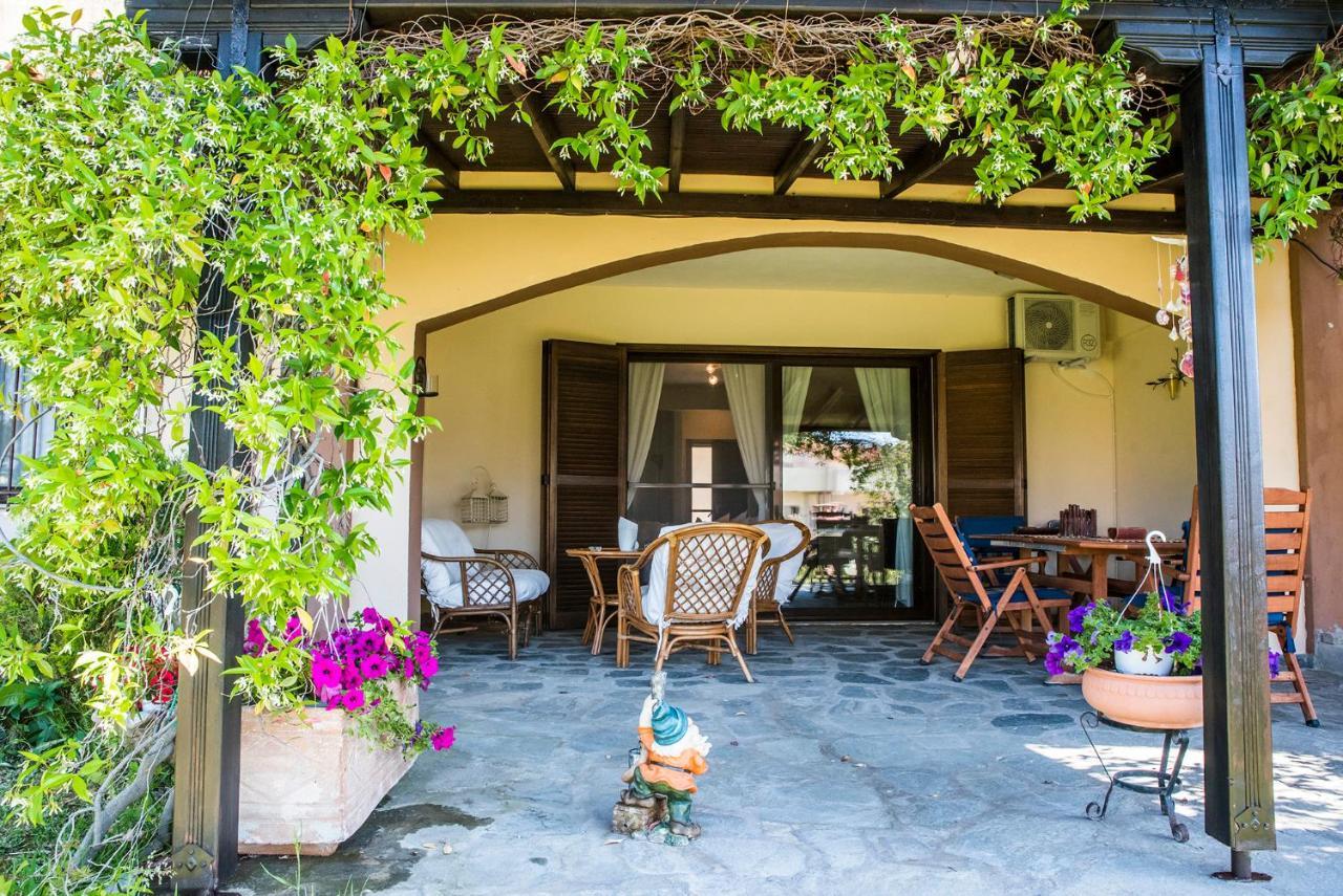 Eirinis House Villa Посиди Екстериор снимка