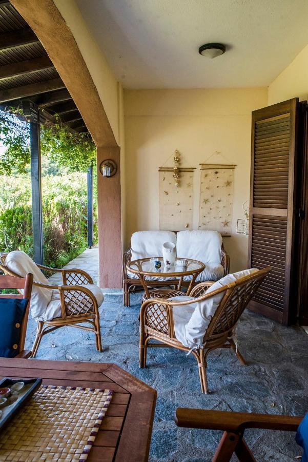 Eirinis House Villa Посиди Екстериор снимка