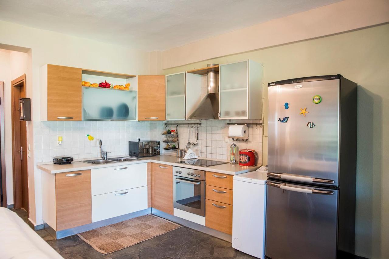 Eirinis House Villa Посиди Екстериор снимка