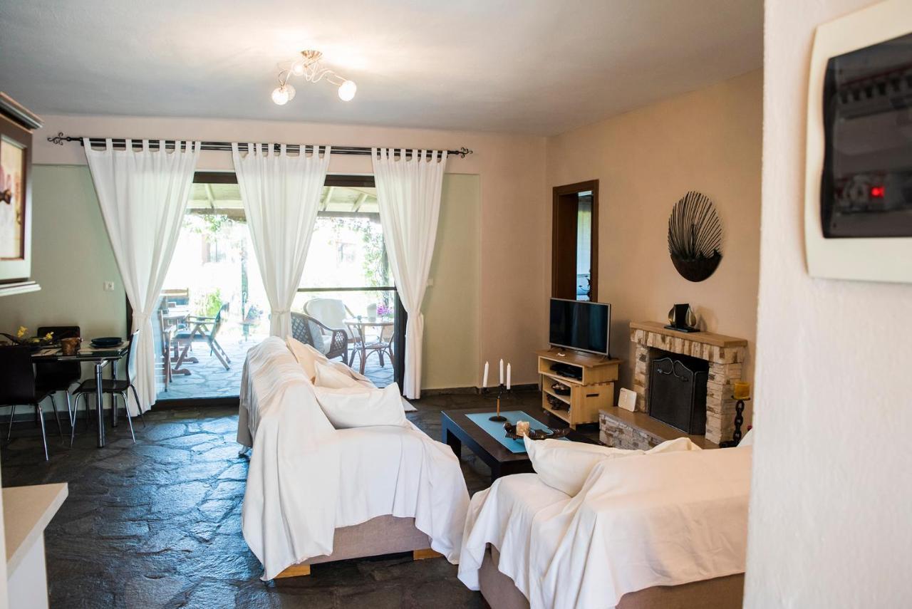 Eirinis House Villa Посиди Екстериор снимка