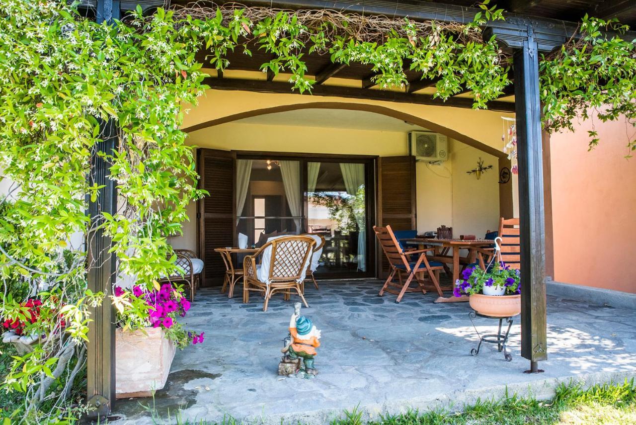 Eirinis House Villa Посиди Екстериор снимка
