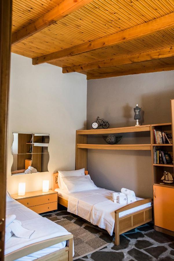 Eirinis House Villa Посиди Екстериор снимка