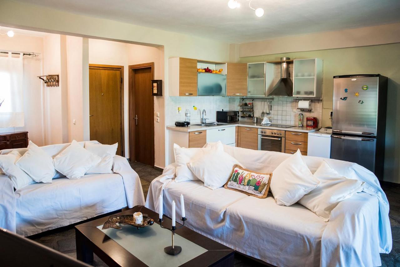 Eirinis House Villa Посиди Екстериор снимка