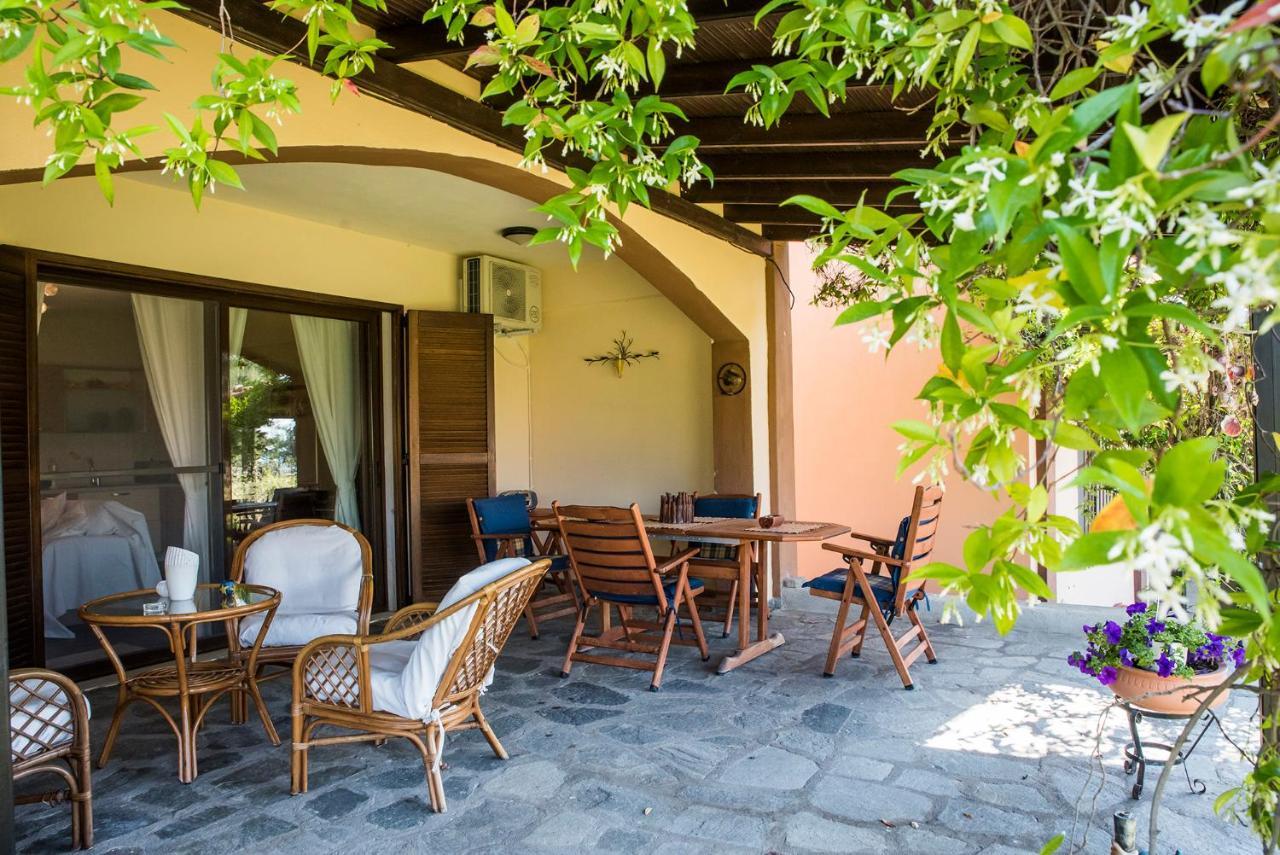 Eirinis House Villa Посиди Екстериор снимка