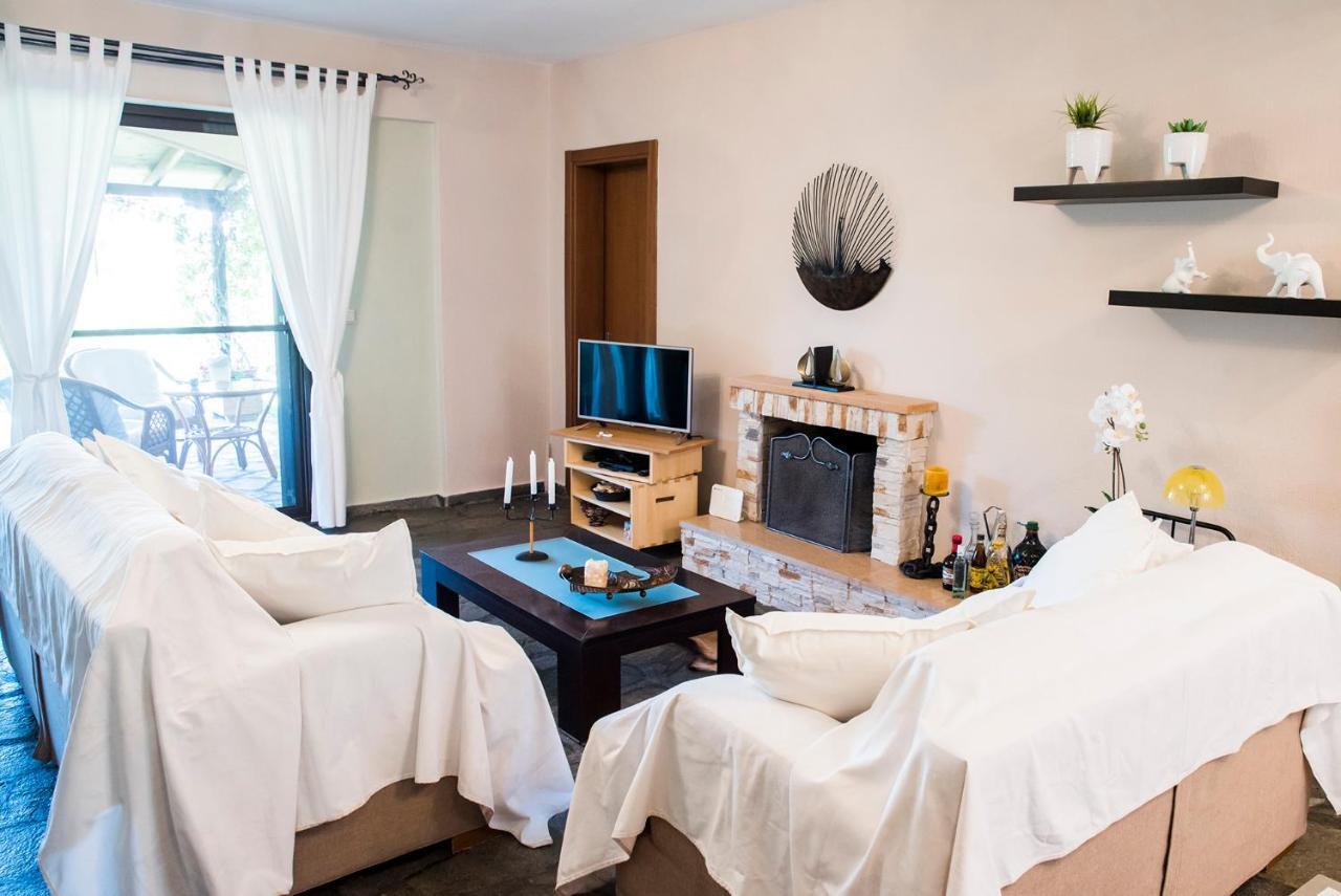 Eirinis House Villa Посиди Екстериор снимка