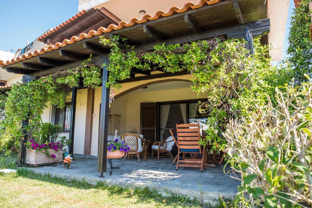 Eirinis House Villa Посиди Екстериор снимка