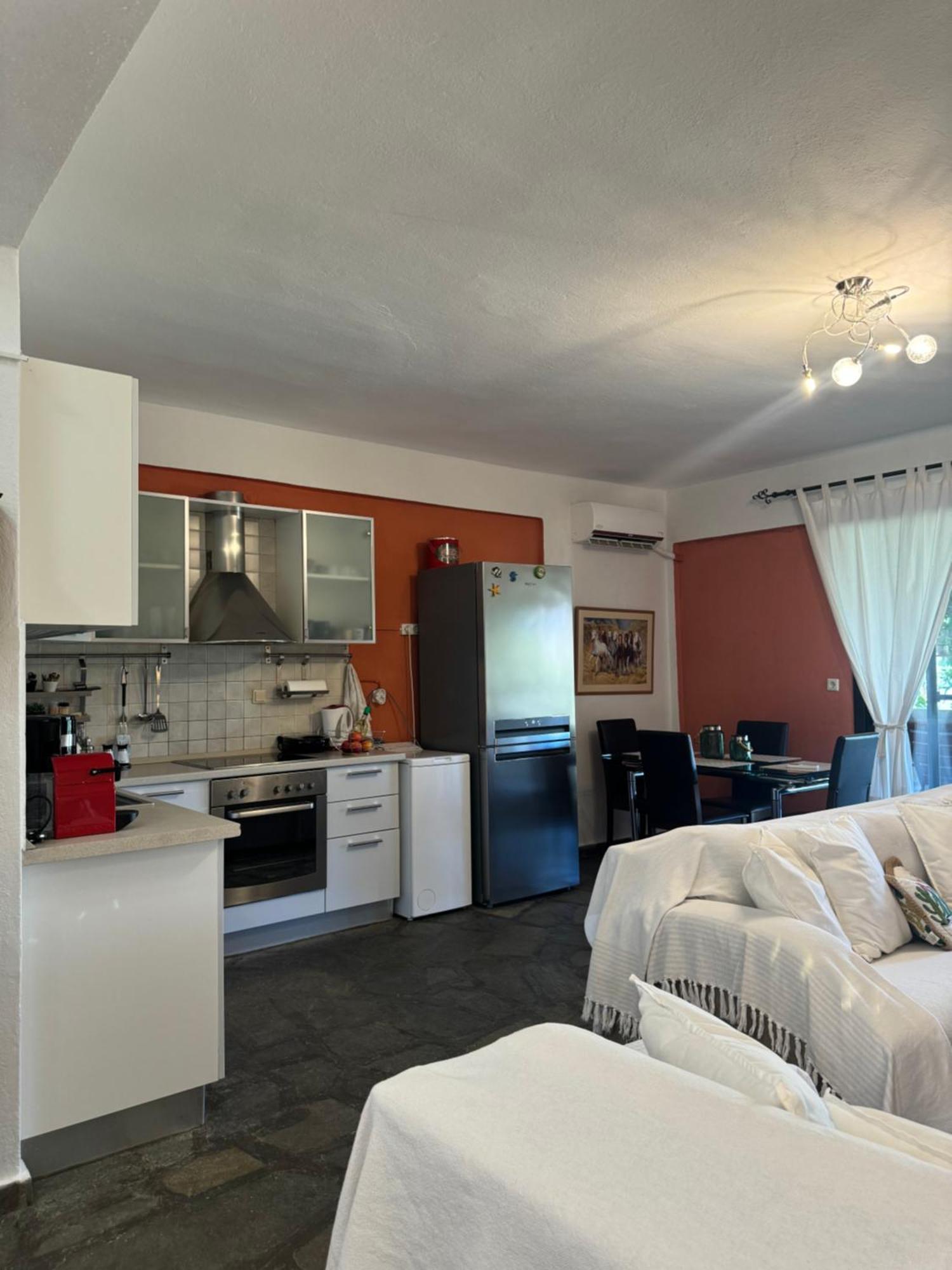 Eirinis House Villa Посиди Екстериор снимка